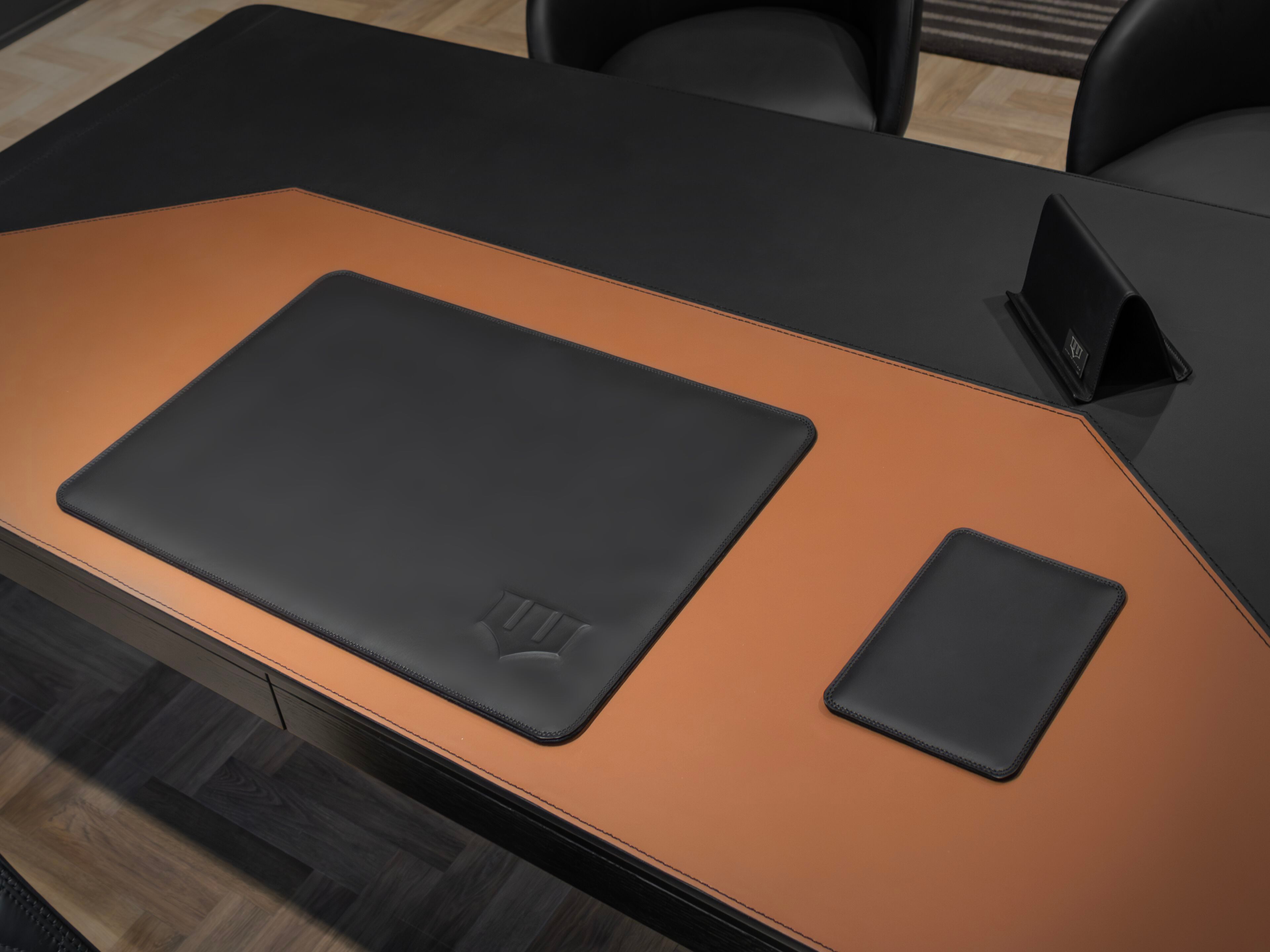 Набор кожаных столов Wayne Enterprises Home Collection WE-DK01 ARCH-00071825 - Вид №1