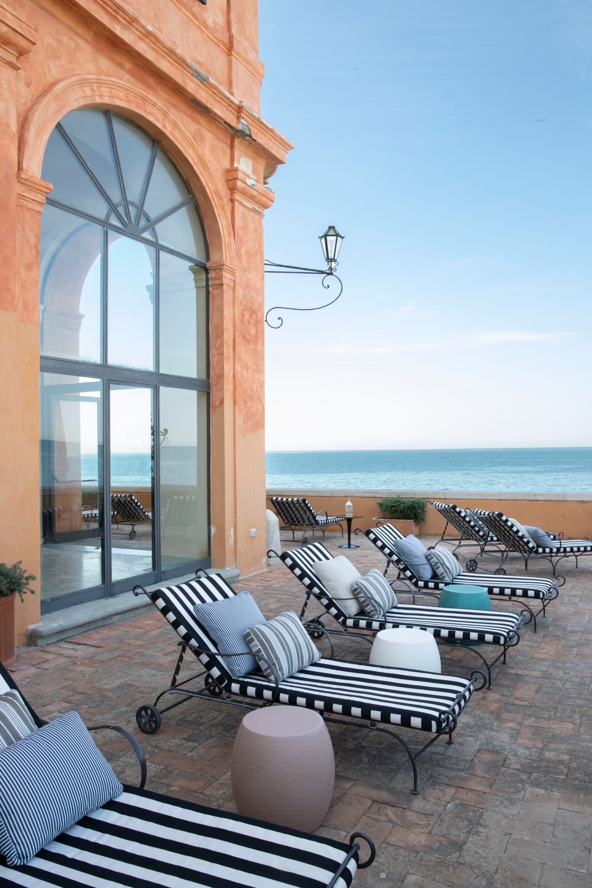 Стул / журнальный столик из инженерного пластика Kartell ROY ARCH-00111650 - Вид №4