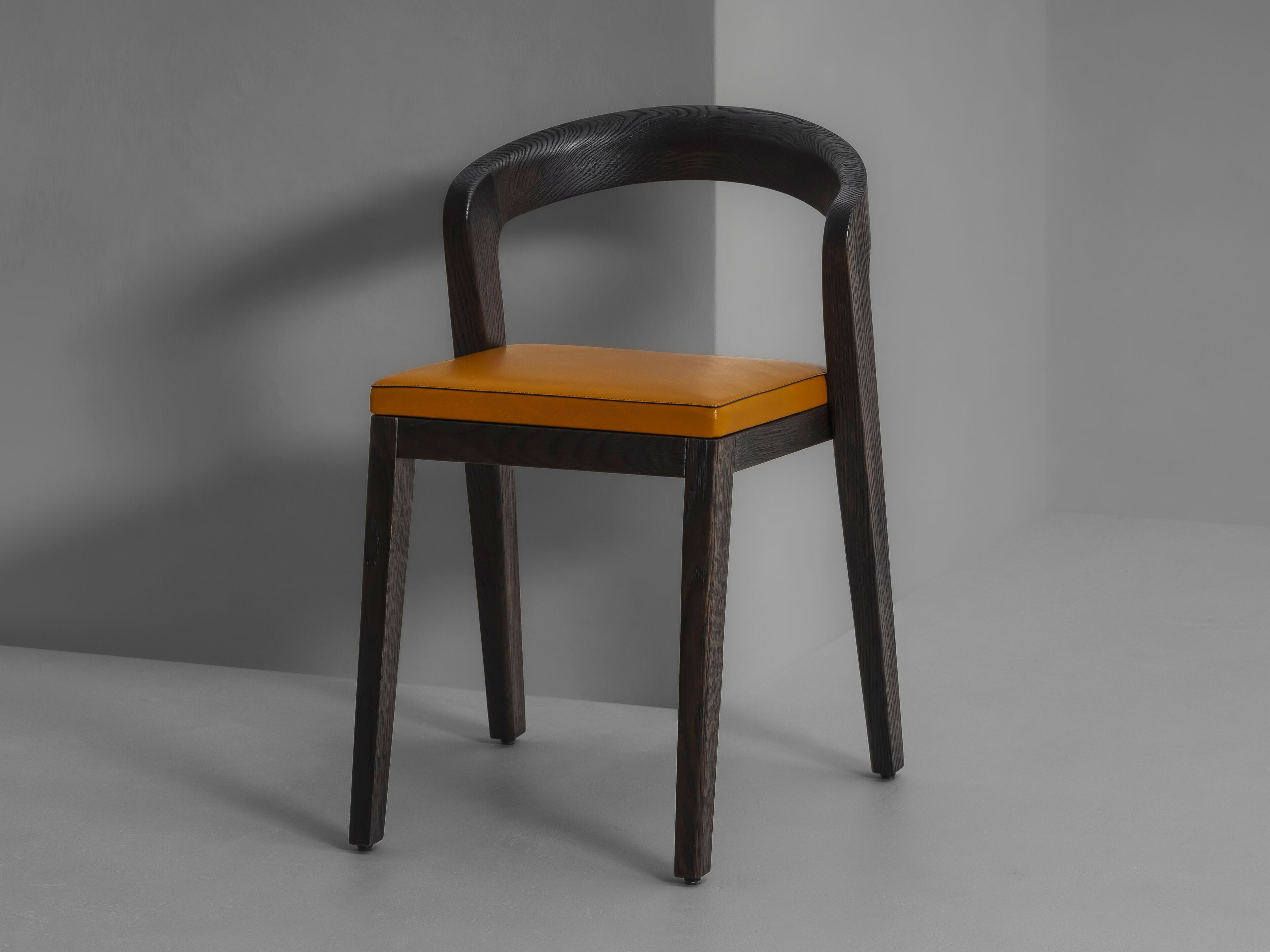 Стул из массива дерева со встроенной кожаной подушкой Van Rossum Play ARCH-00002638