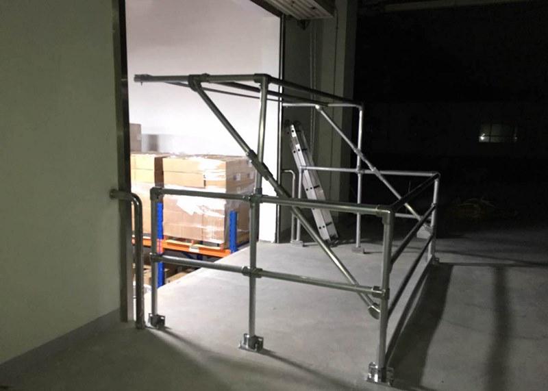 ArtSteel Подъемно-поворотная дверь из горячеоцинкованной или окрашенной в желтый цвет стали Palletgate Sgpgtycgv Santreyd  - Вид №6