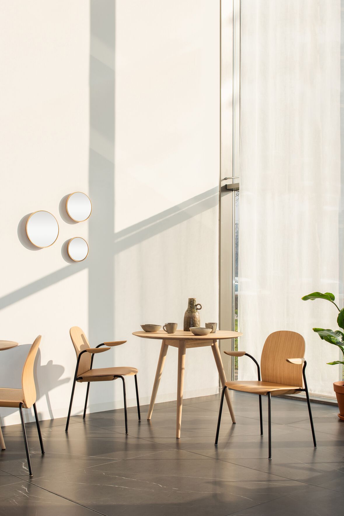 Штабелируемый стул из дуба с подлокотниками Gazzda Book ARCH-00021570 - Вид №11