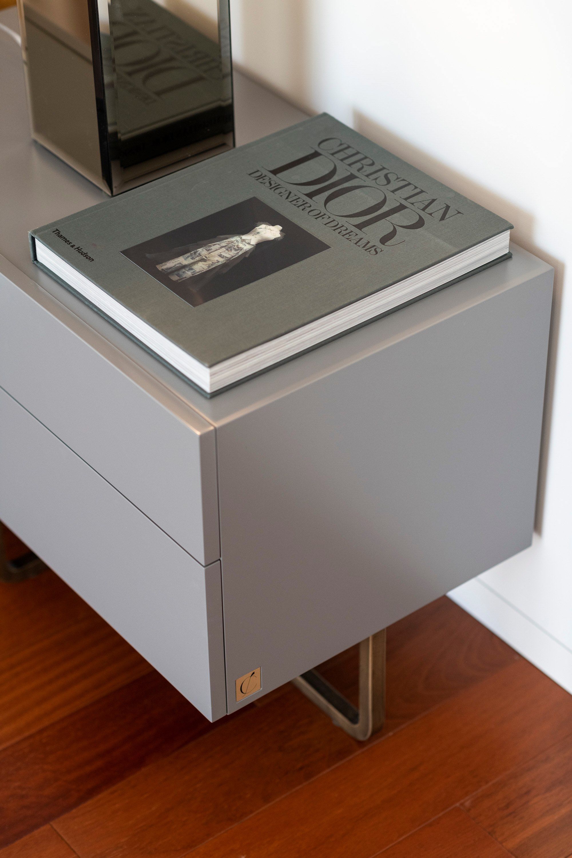 Прямоугольная прикроватная тумбочка из нержавеющей стали и дерева с ящиками Stylish Club His &amp ARCH-00056255 - Вид №10