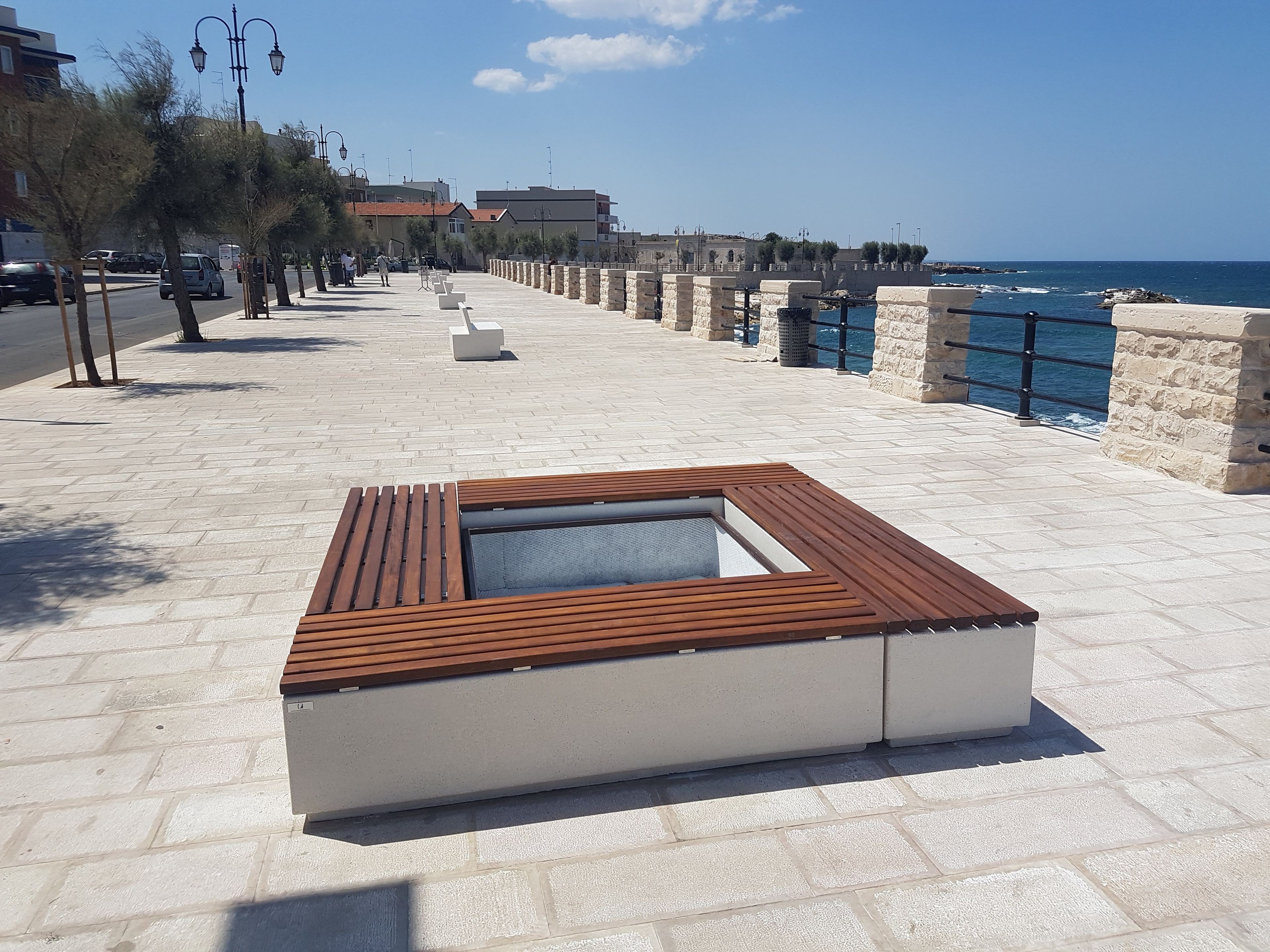 Скамейка со встроенной плантатором Viscio Urban Design ERIS ARCH-00146715 - Вид №1