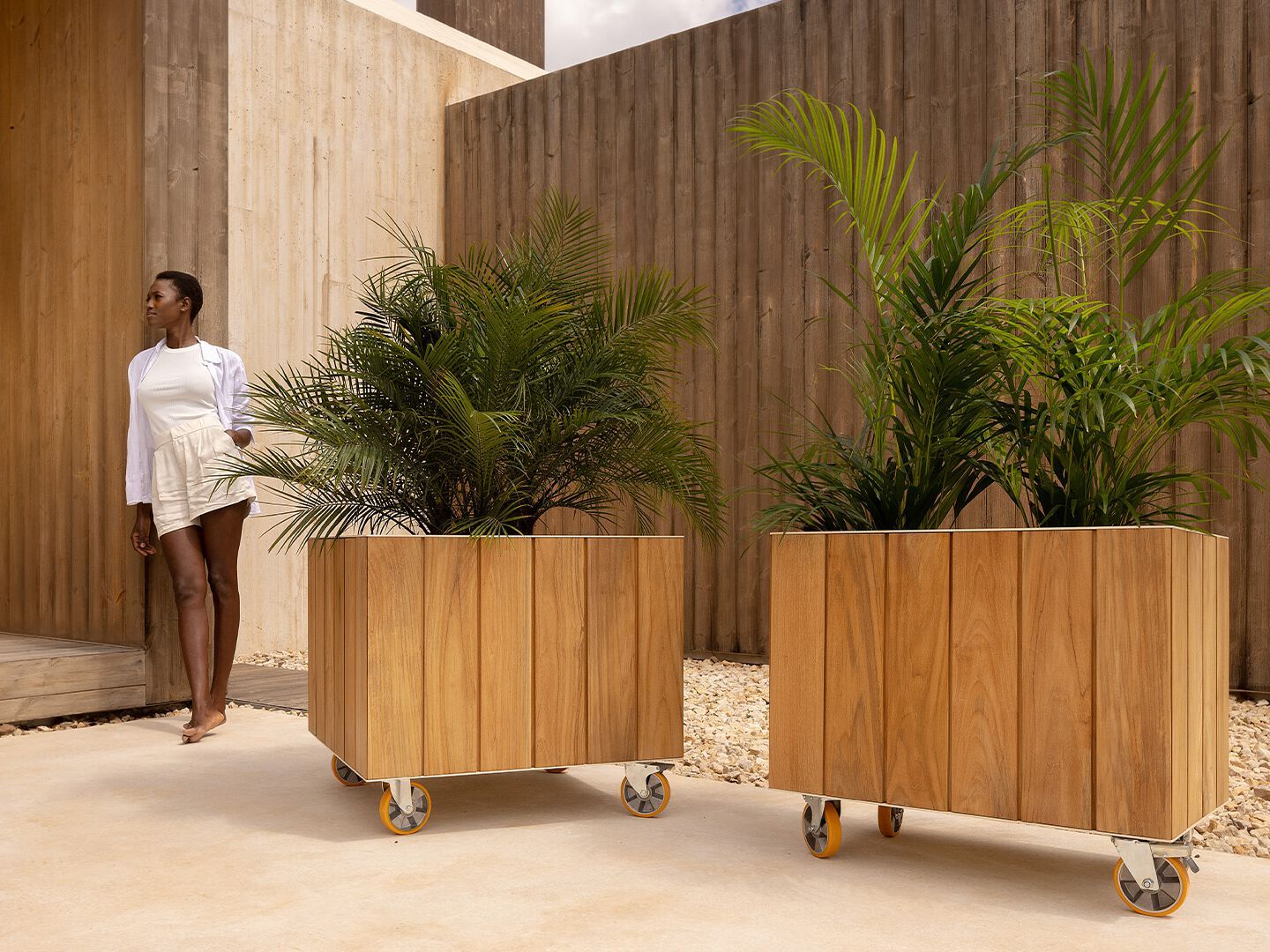 Квадратная плантатор из тикового дерева с колесами Vondom виноградник ARCH-00021716