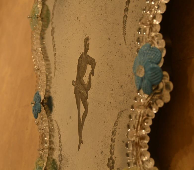 1007 ORIGINALMURANOGLASS Венецианское зеркало с венецианским персонажем Arlecchino Carnevale - муранское стекло OMG  см  - Вид №1