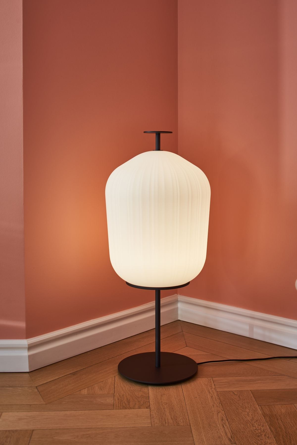 Алюминиевый и стеклянный светодиодный торшер Classicon Plissée ARCH-00095717 - Вид №7