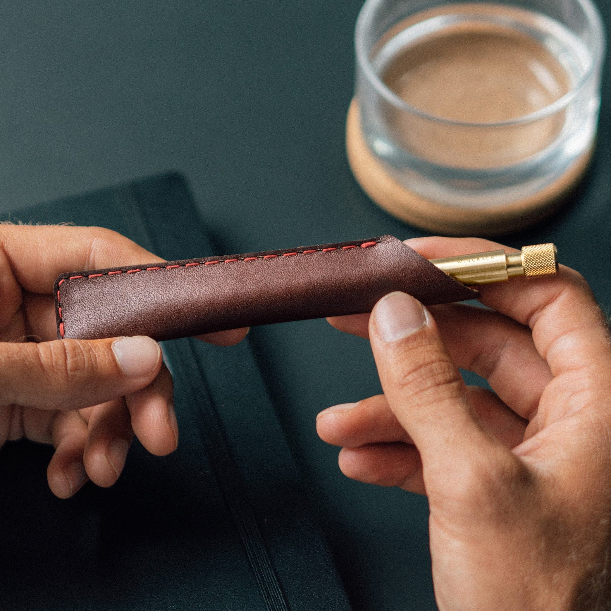 W109-CHAR Кожаный чехол для ручки/карандаша - темно-серый Wingback  - Вид №3