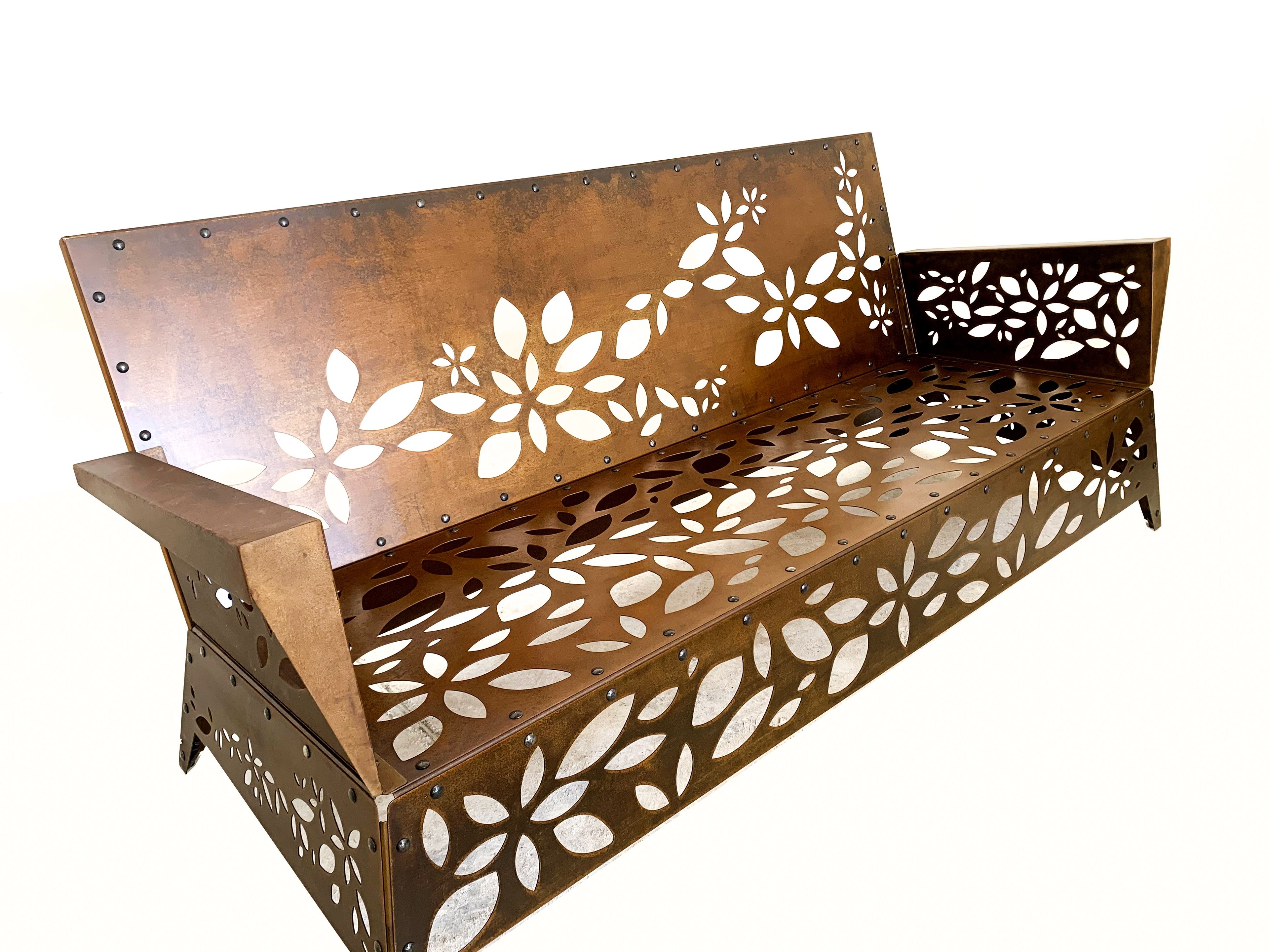 Стальная садовая скамейка Corten™ с подлокотниками TrackDesign Hanami ARCH-00070480 - Вид №3