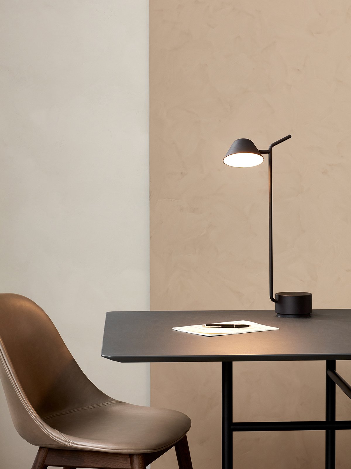 9395002-01BC08ZZ MENU Боковой обеденный стул Harbour, деревянная основа, обитый Темный мореный дуб | Мох 0022  - Вид №5