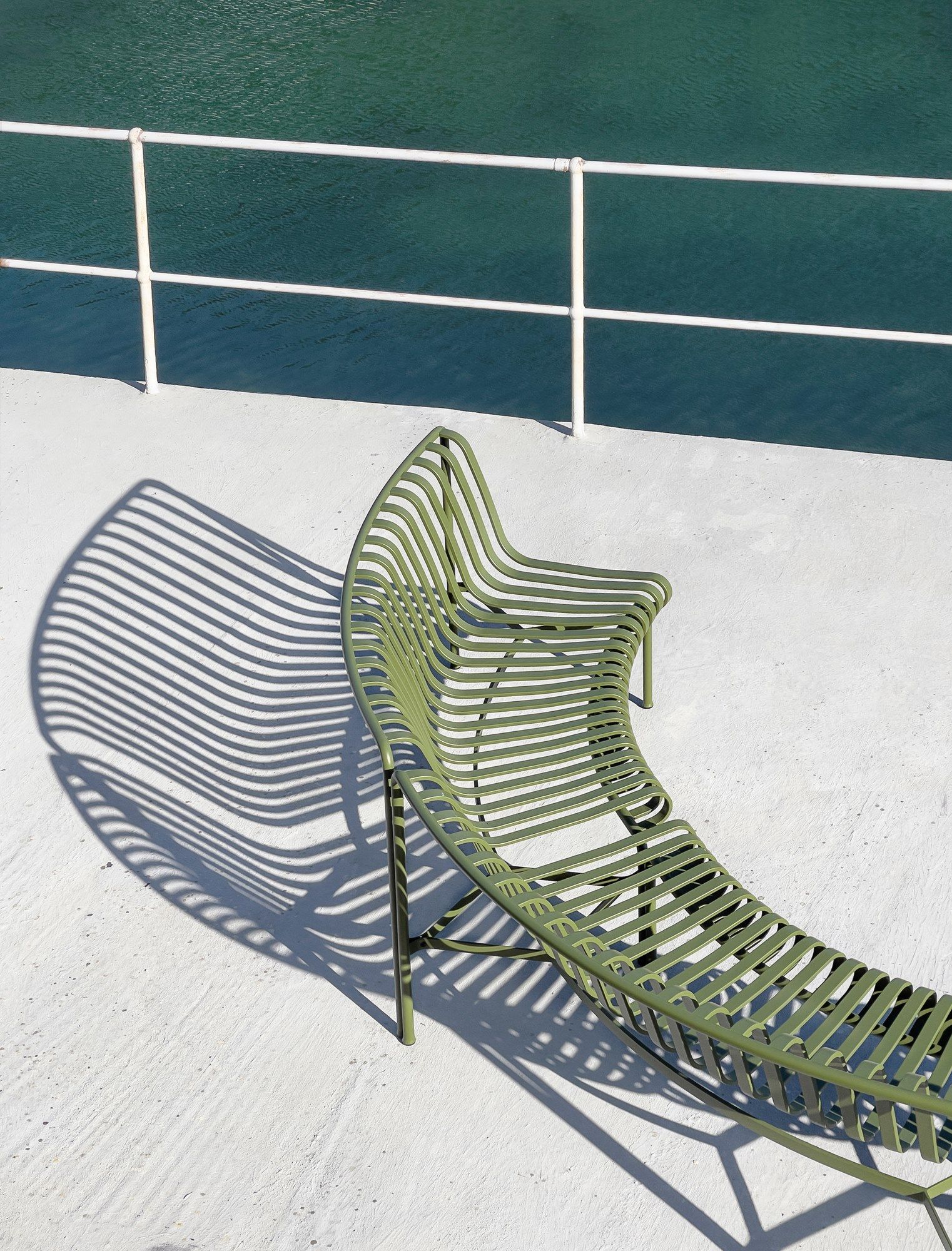 Стальная садовая скамейка с порошковым покрытием со спинкой Hay Палисад ARCH-00074175 - Вид №66