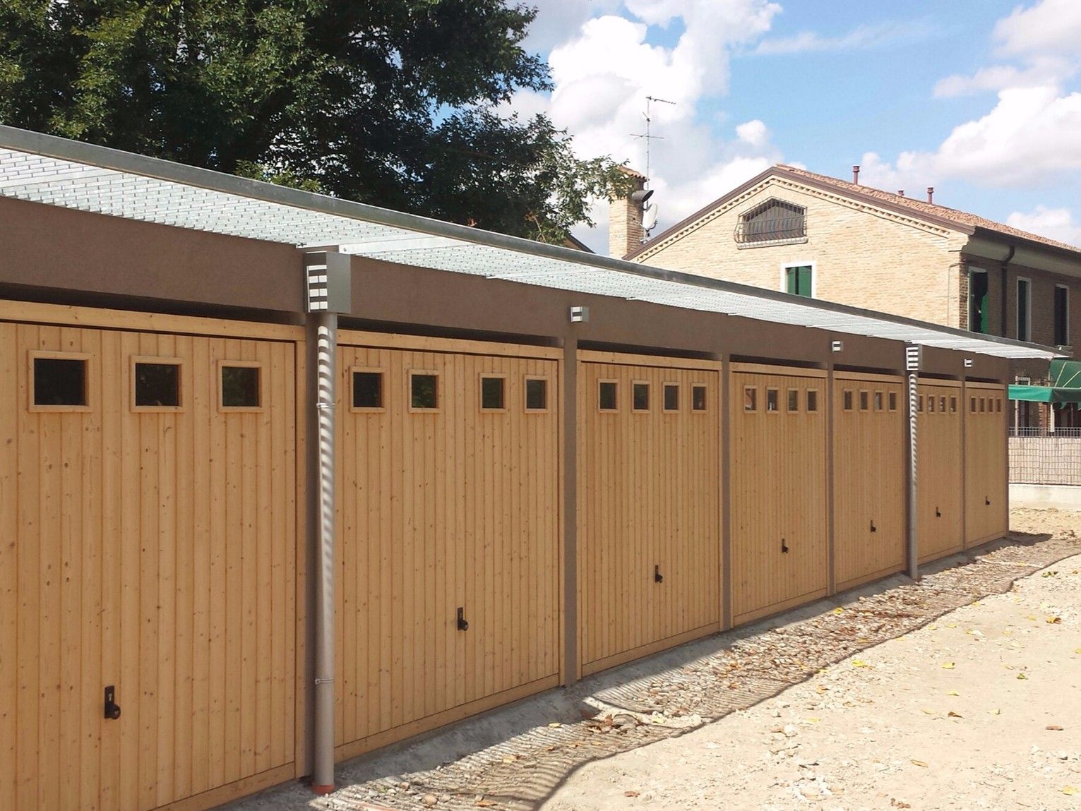 Подъемные гаражные ворота из ели HÖRMANN ITALIA BERRY ARCH-00077334