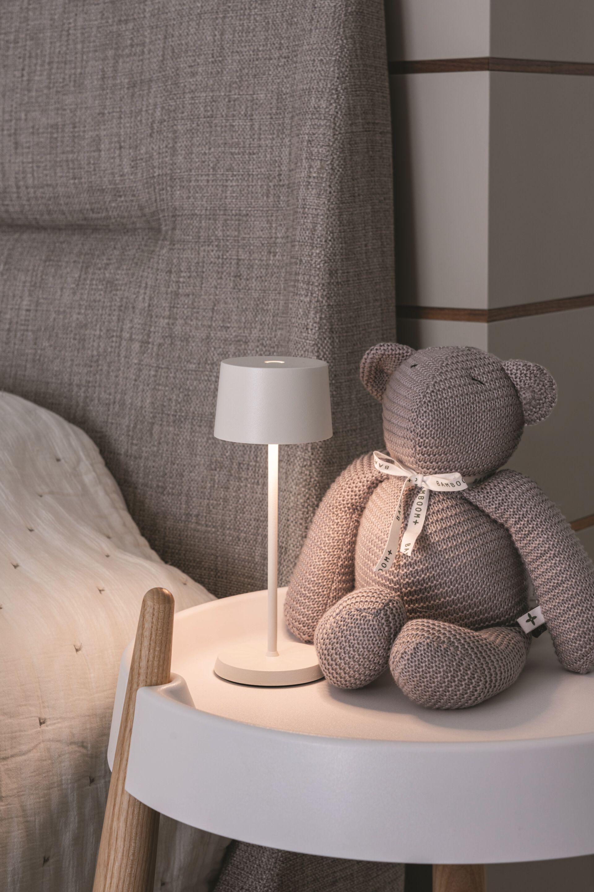 Алюминиевая светодиодная настольная лампа с батарейным питанием Zafferano Оливия ARCH-00101554 - Вид №5