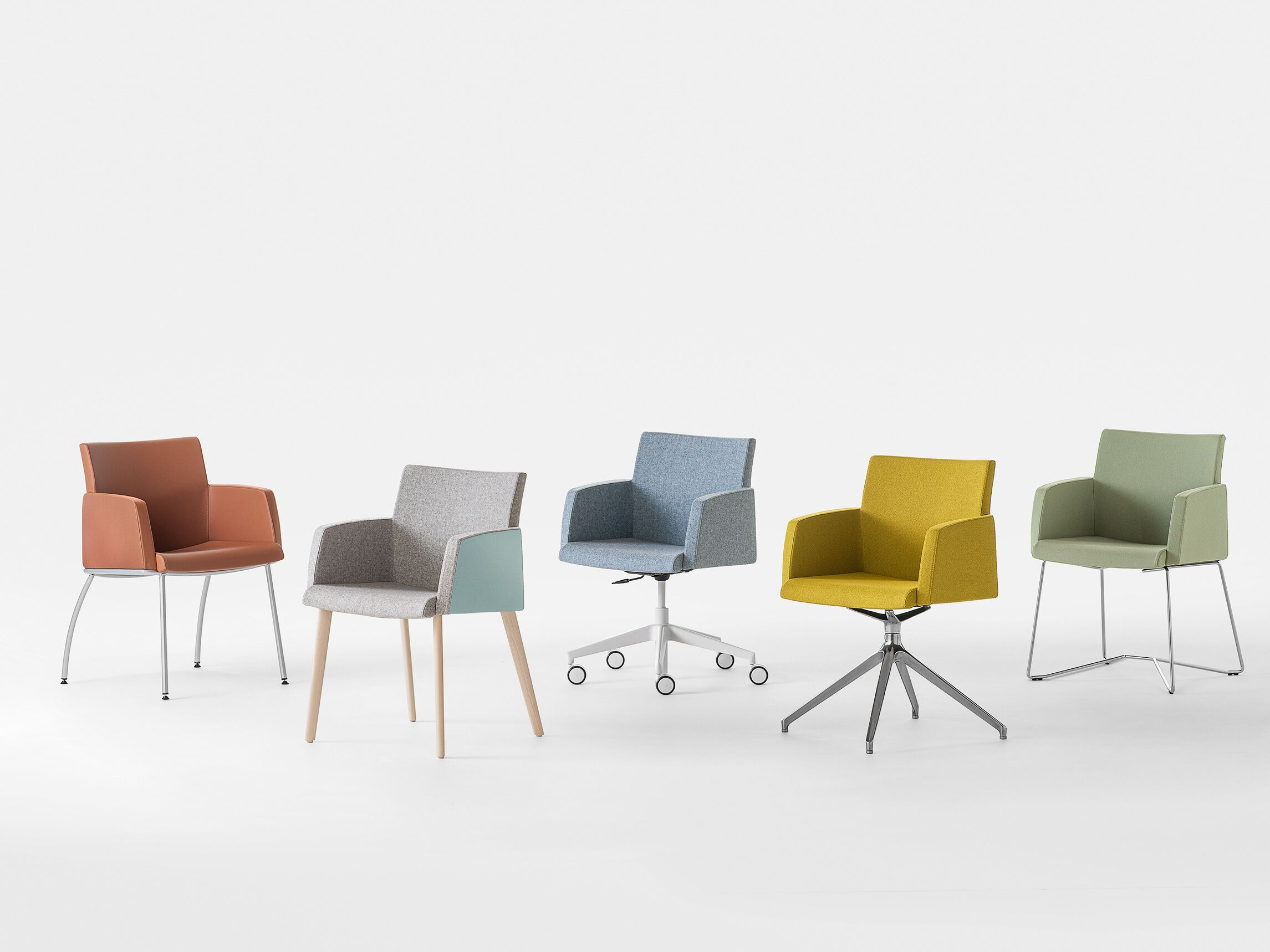 Тканевый стул с подлокотниками Kastel Kribio ARCH-00092813 - Вид №1