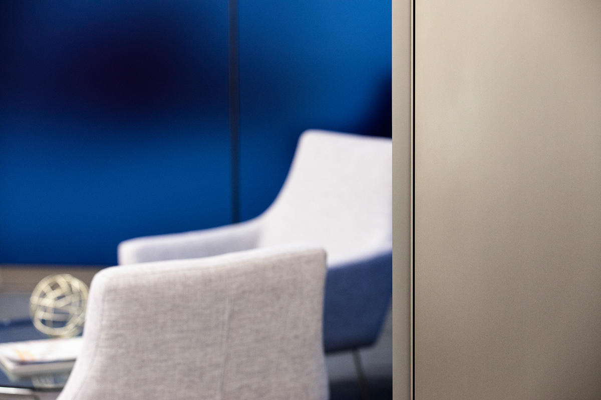 FSRT650 Деталь выравнивающей системы облицовки стен с панелями из нержавеющей стали с отделкой из каймового камня и ребрами по периметру из нержавеющей стали Forms-surfaces  - Вид №24