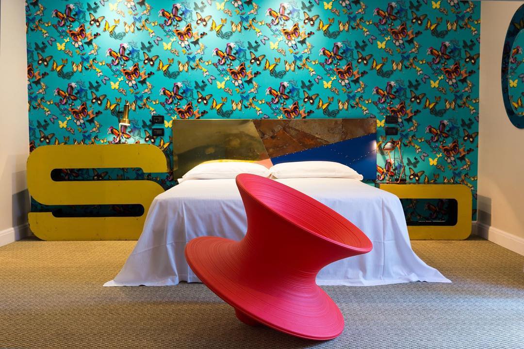 Magis Spun SD660 R Стул вращающийся из полиэтилена. Цвет: Серый Красный 1004 C  - Вид №3