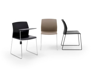 Пластиковый стул для конференций