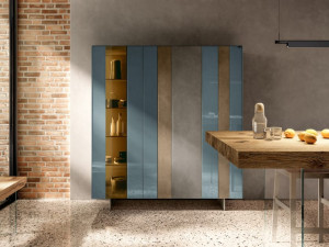 Стеклянный шкаф