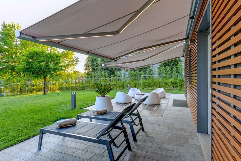 KE Outdoor Design Моторизованный тент-бокс с кронштейнами Tende a cassonetto sun-id-1435820 - Вид №15