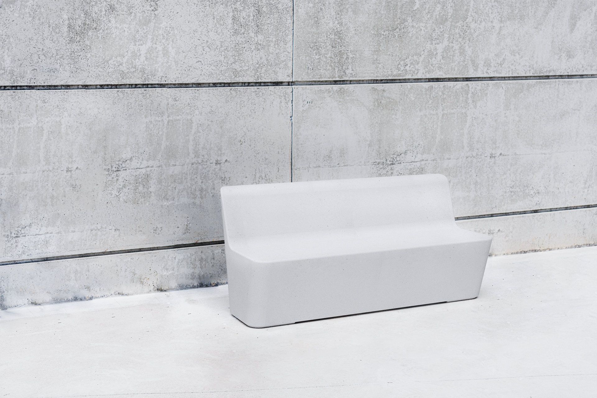 Бетонная скамья со спинкой SIT Smooth ARCH-00071362 - Вид №1