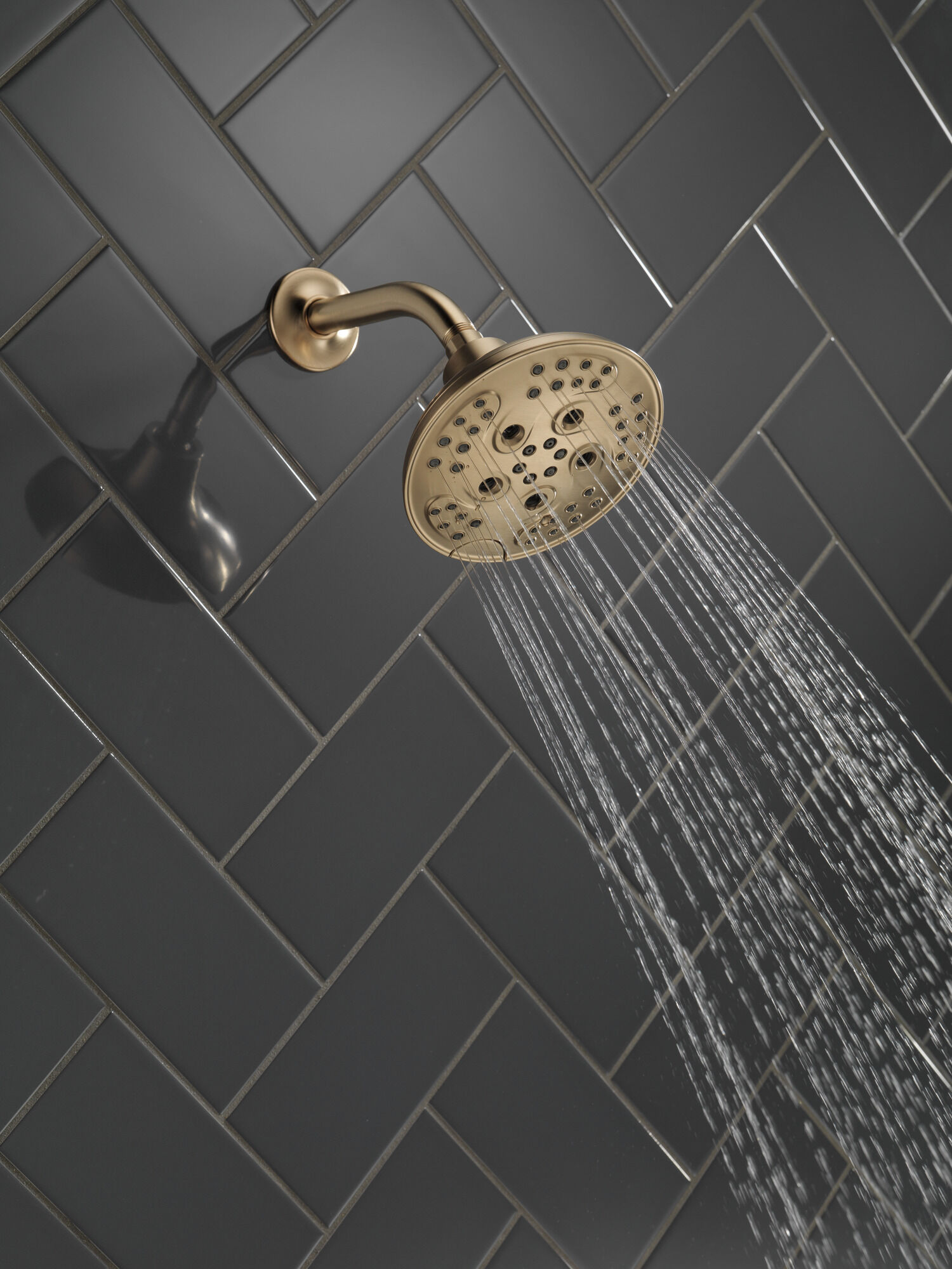 52666-CZ H2Okinetic® Переходная душевая лейка Raincan с 5 настройками Delta Faucet Universal Showering Шампанское бронза  - Вид №6