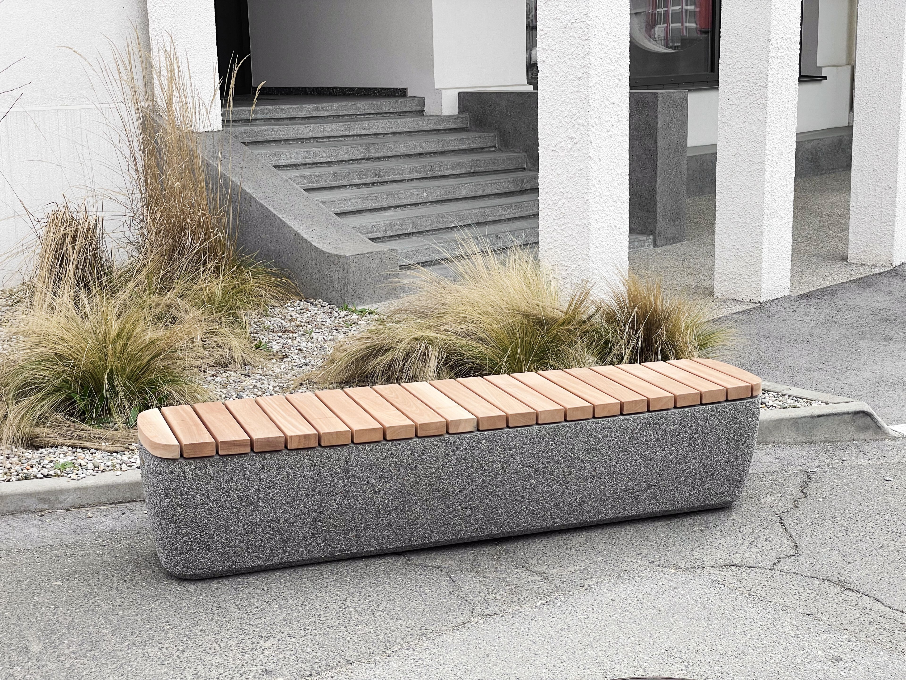 Скамейка из бетона и красного дерева без спинки Kremen ARCH-00031731 - Вид №1