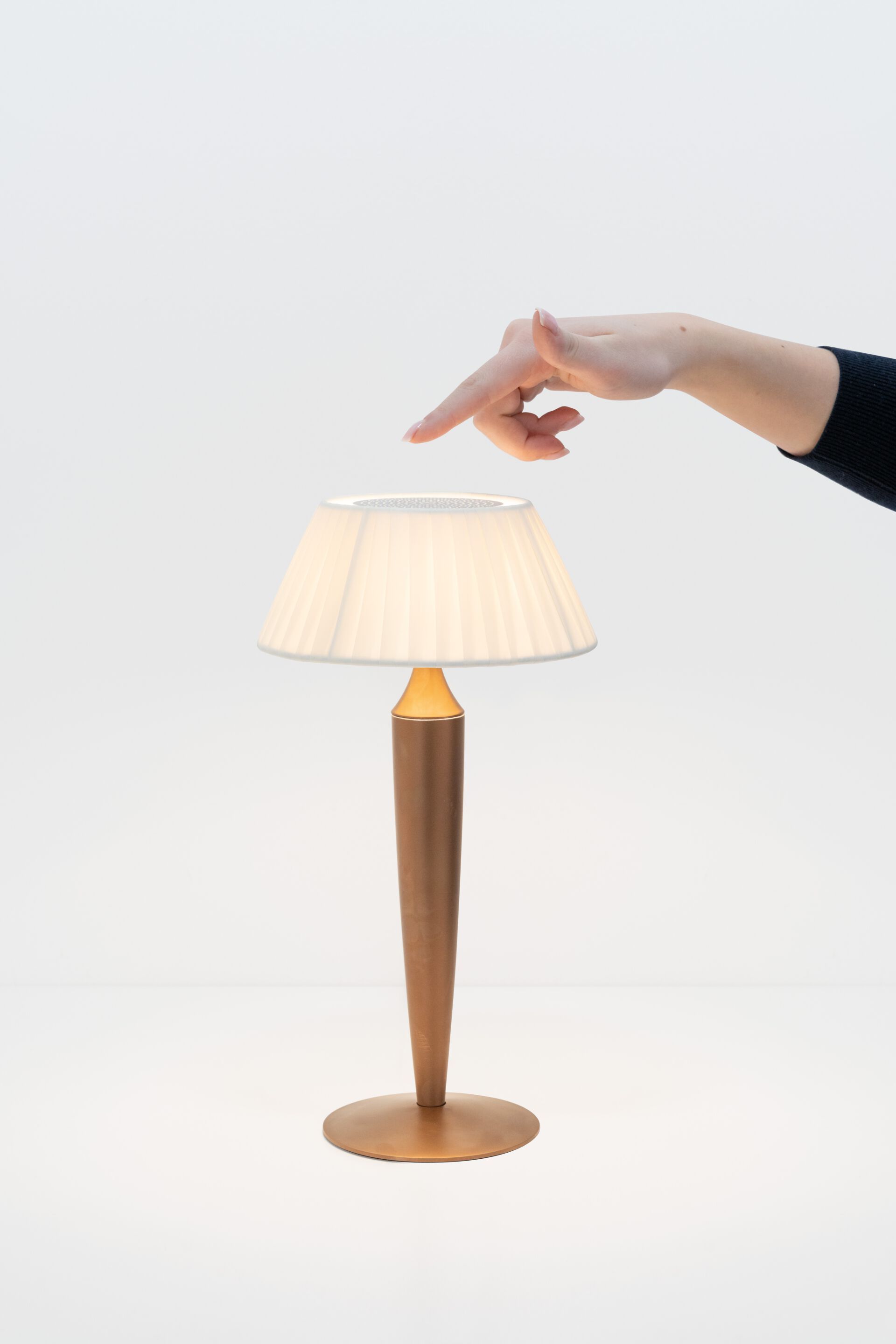 Алюминиевая и тканевая аккумуляторная настольная лампа Zafferano FLAMINIA ARCH-00069797 - Вид №7