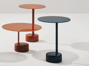 Круглый журнальный столик из закаленного стекла и металла