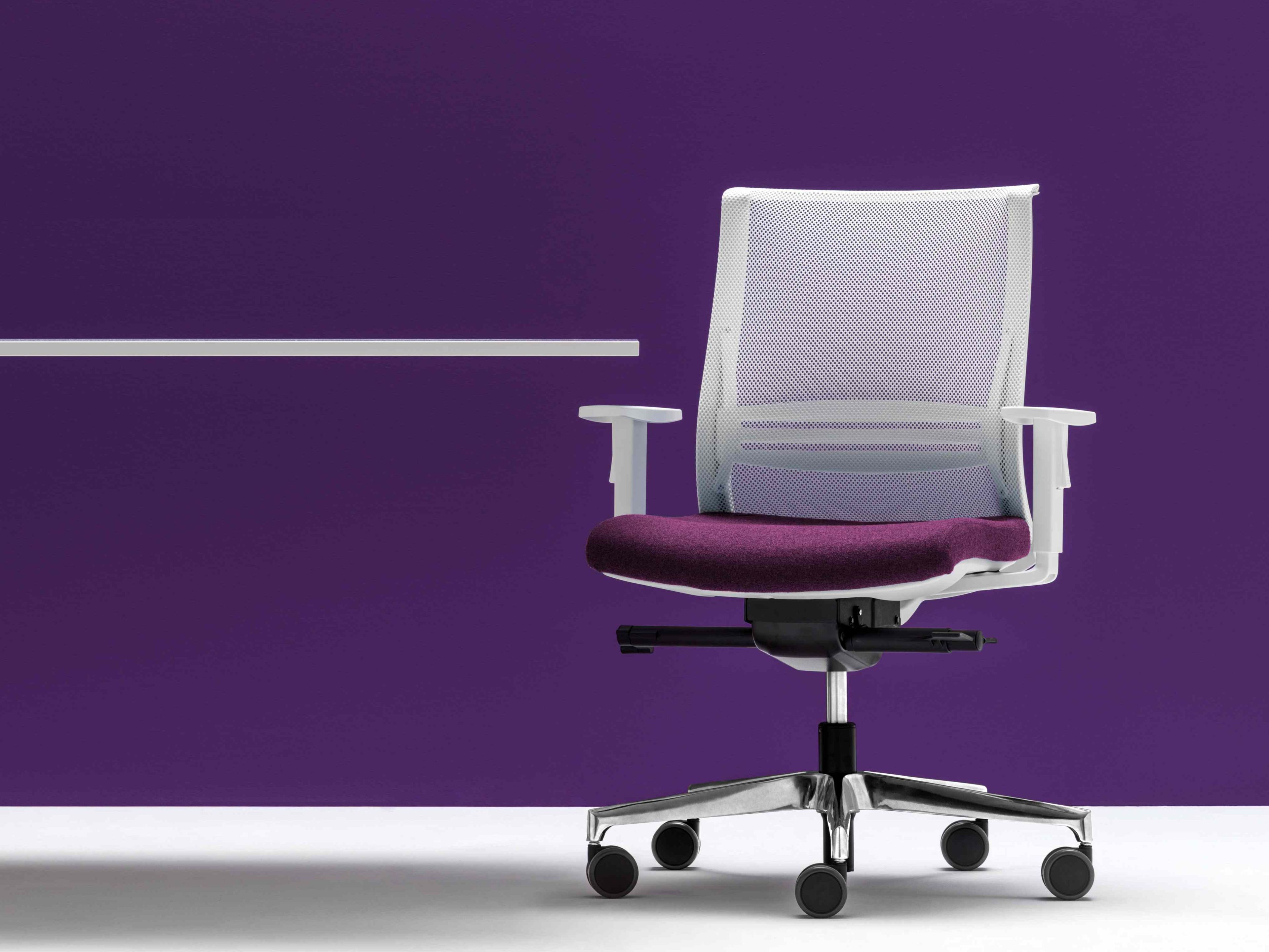 Тканевый регулируемый по высоте рабочий офисный стул с колесами Bralco Hub ARCH-00143133