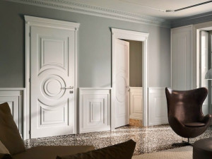 Классический стиль лакированная распашная дверь