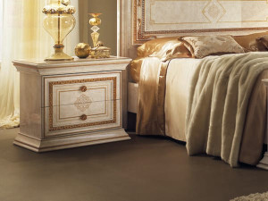 Прямоугольная тумбочка с ящиками