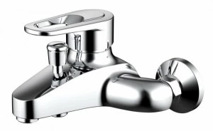 Смеситель для ванны короткий излив LOOP F6124182CP-01-RUS bravat