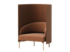 Тканевое кресло с высокой спинкой