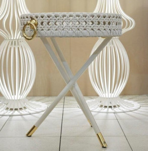 Круглый стол для сервировки сада