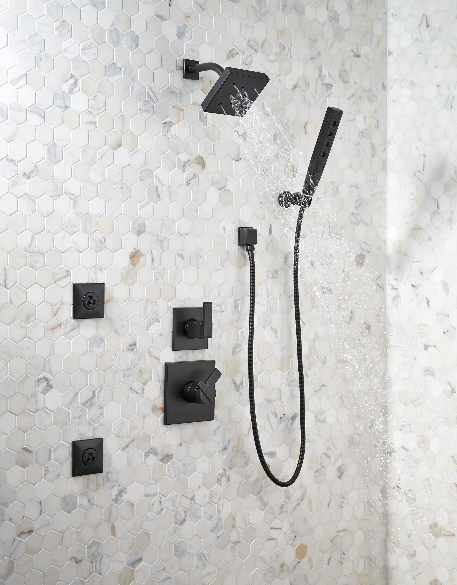T17267-BL Накладка для душа Monitor® 17 серии H2Okinetic® Delta Faucet Ara Матовый черный - Вид №1