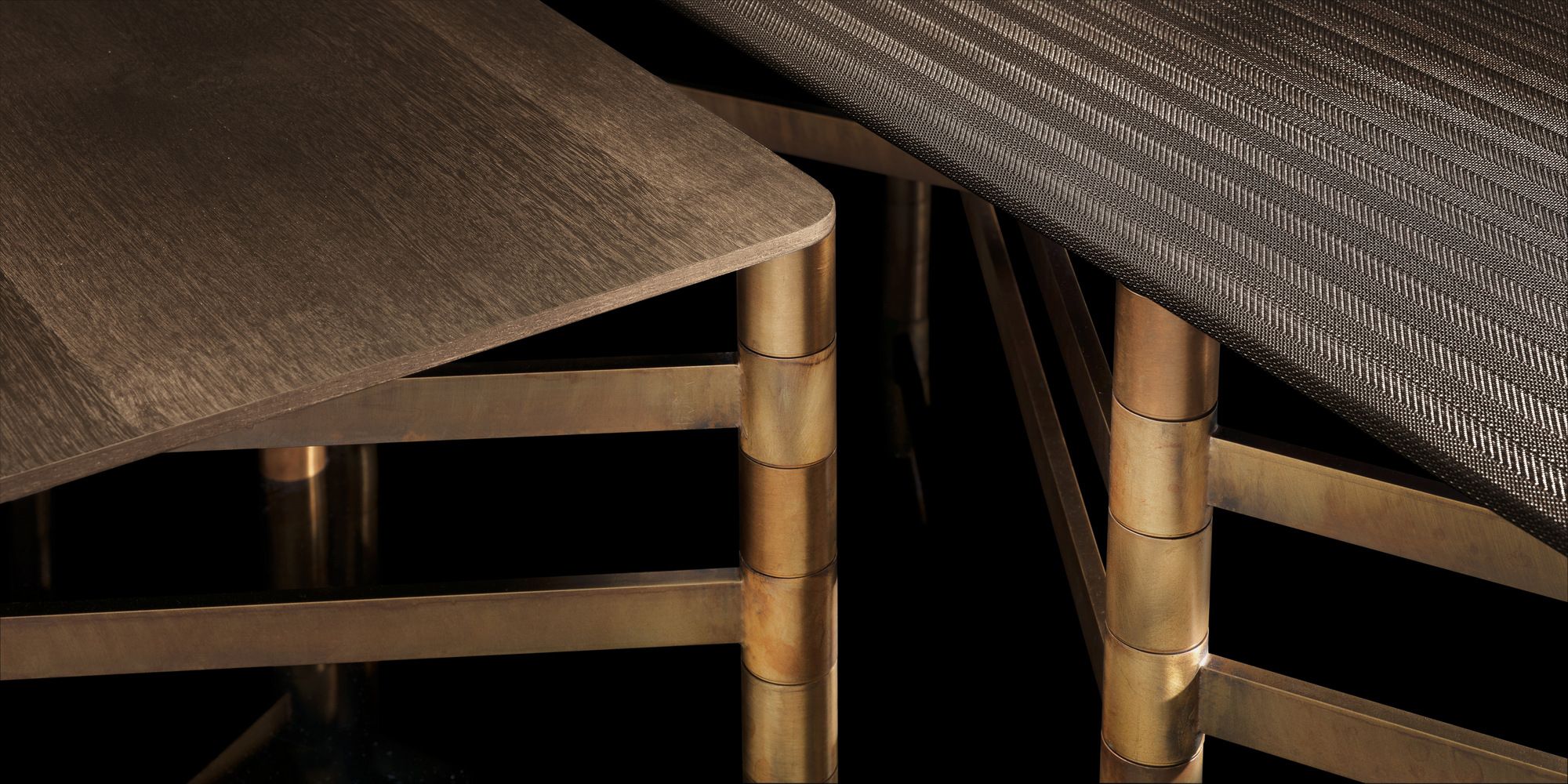 Журнальный столик со стальным основанием и верхом из массива дерева Henge сеть ARCH-00067852 - Вид №1