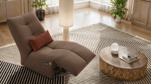 Тканевое вращающееся кресло с подставкой для ног