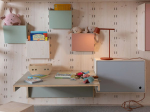 Деревянный стол / пеленальный столик