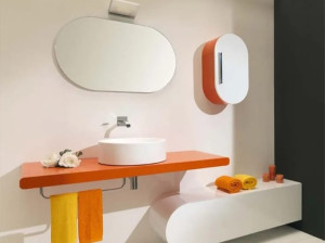 Низкий шкаф для ванной комнаты с ящиками