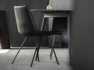 Кожаный стул