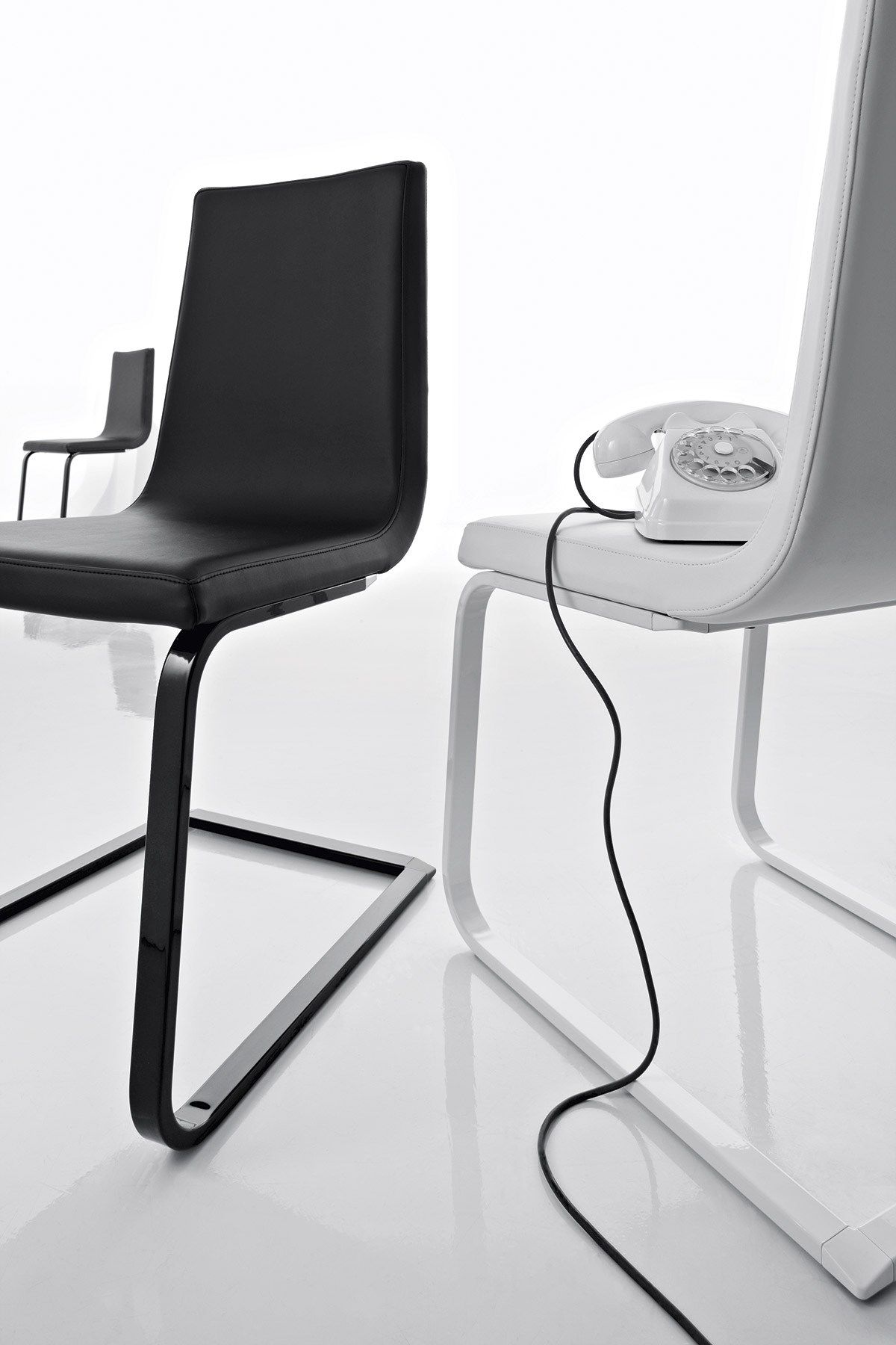 Мягкий консольный стул из искусственной кожи Pointhouse SCHWINGER ARCH-00056959 - Вид №1