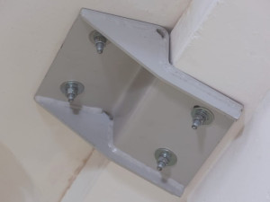 Система ограничения черепицы крыла и балки с двойным уклоном