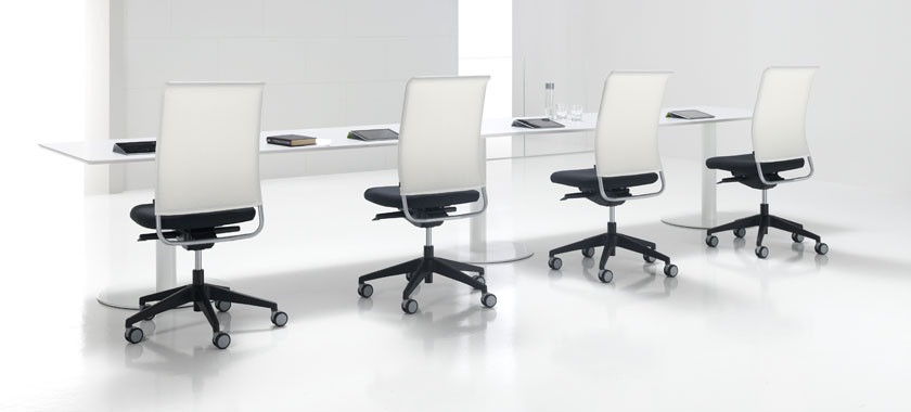 003674 Кресло с сетчатой спинкой INCLASS One Santreyd