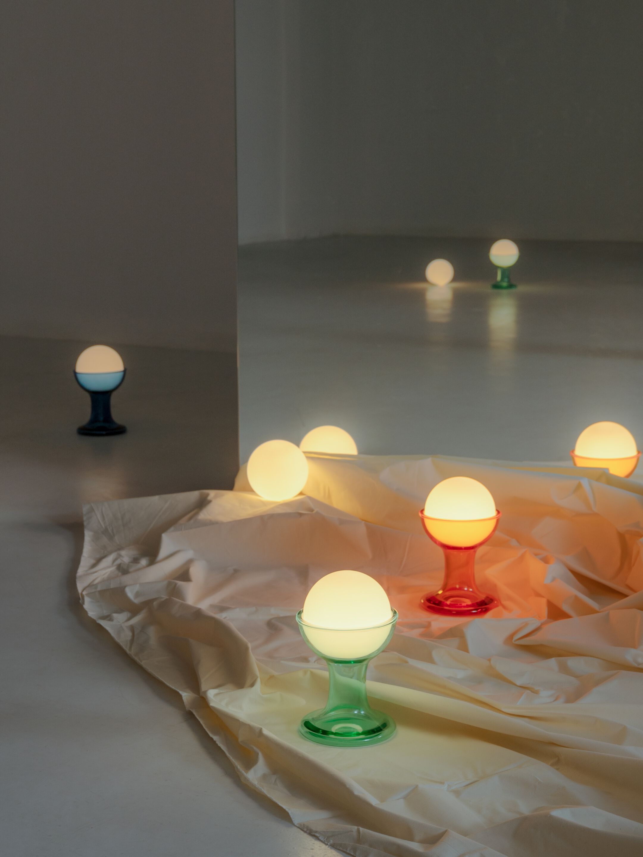 Стеклянная светодиодная настольная лампа Established&Sons GELATO ARCH-00054720 - Вид №51