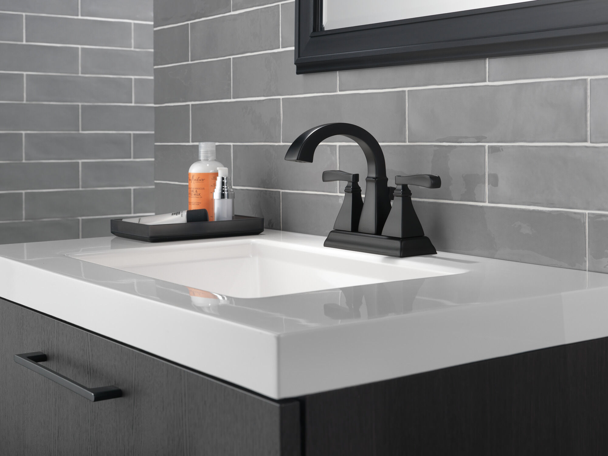 25718LF-BL Смеситель для ванной комнаты с двумя ручками Delta Faucet Lakewood Матовый черный - Вид №2