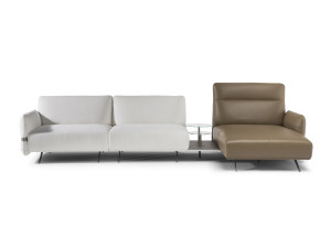 Ткань и кожаный диван с журнальным столиком с шезлонгом