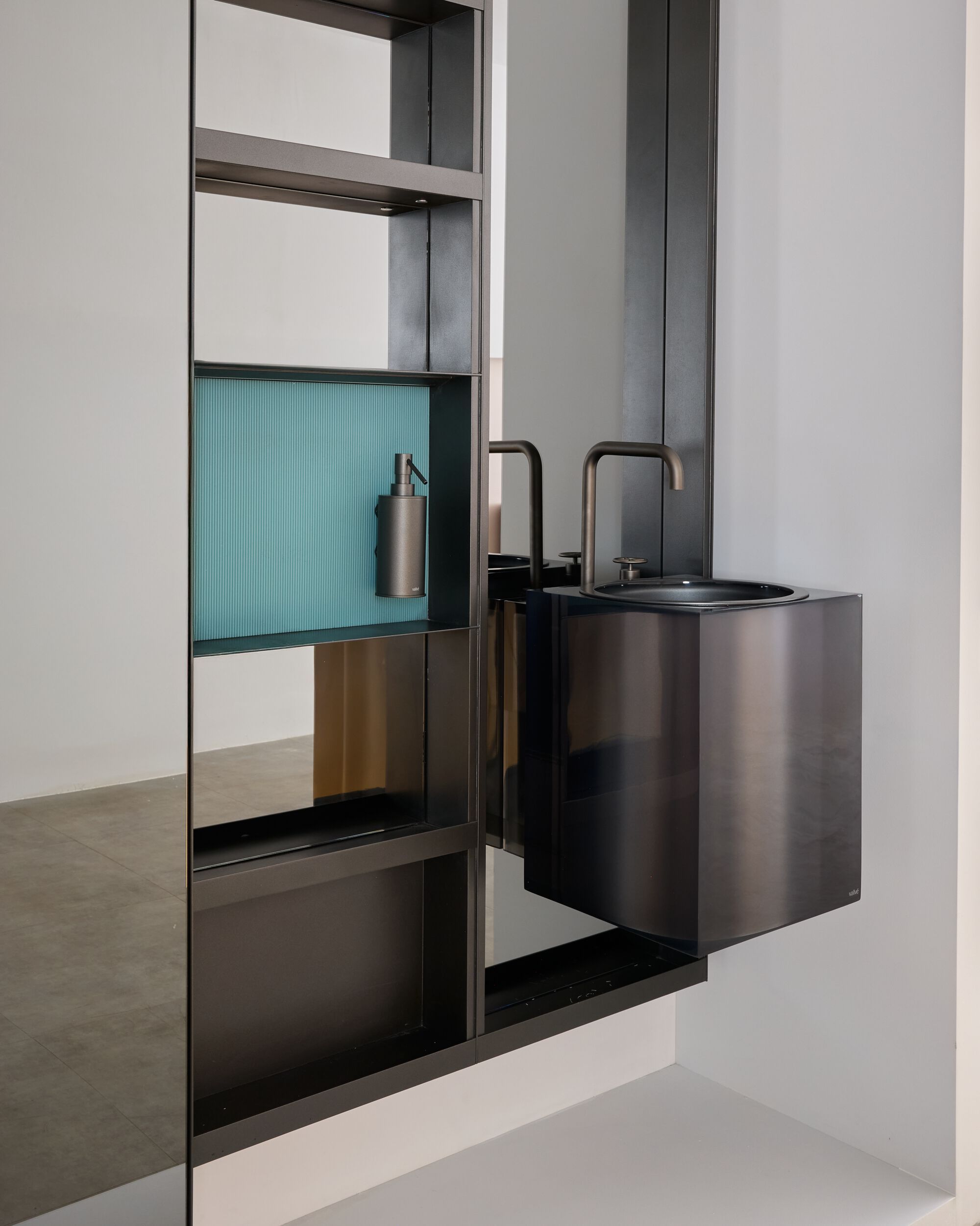 Смоляная подвесная ручная мойка Vallvé GLOSS ARCH-00051577