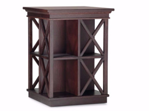 Высокий деревянный журнальный столик