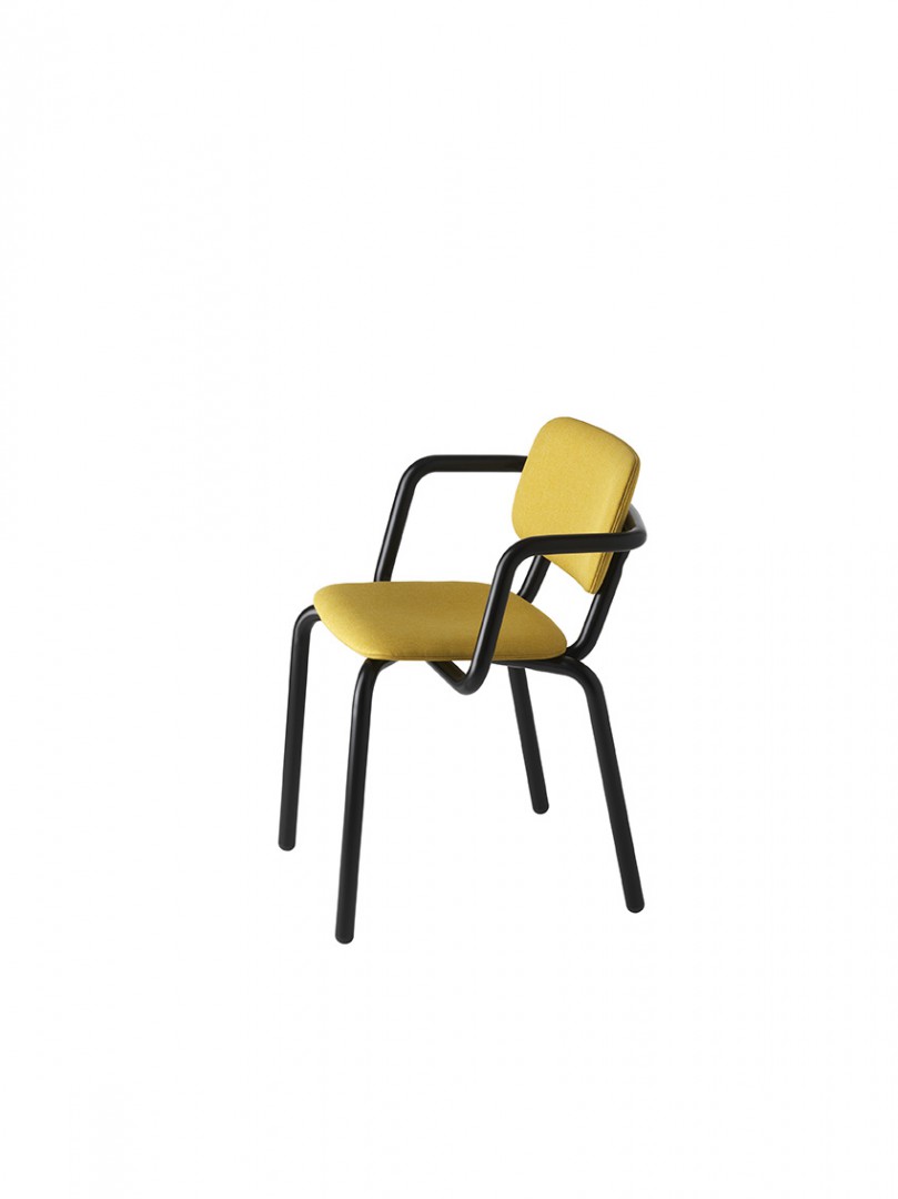 Hull 629M Стул с подлокотниками и стальным каркасом, 4 ножки. Сиденье и спинка мягкие. Et al. Hull