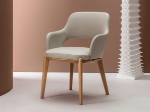 Кожаный мягкий стул с подлокотниками