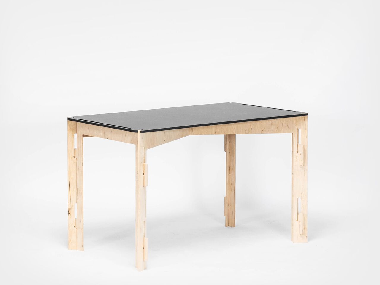 Прямоугольный рабочий стол из березы с системой кабельных втулок Esposit Karya ARCH-00041598